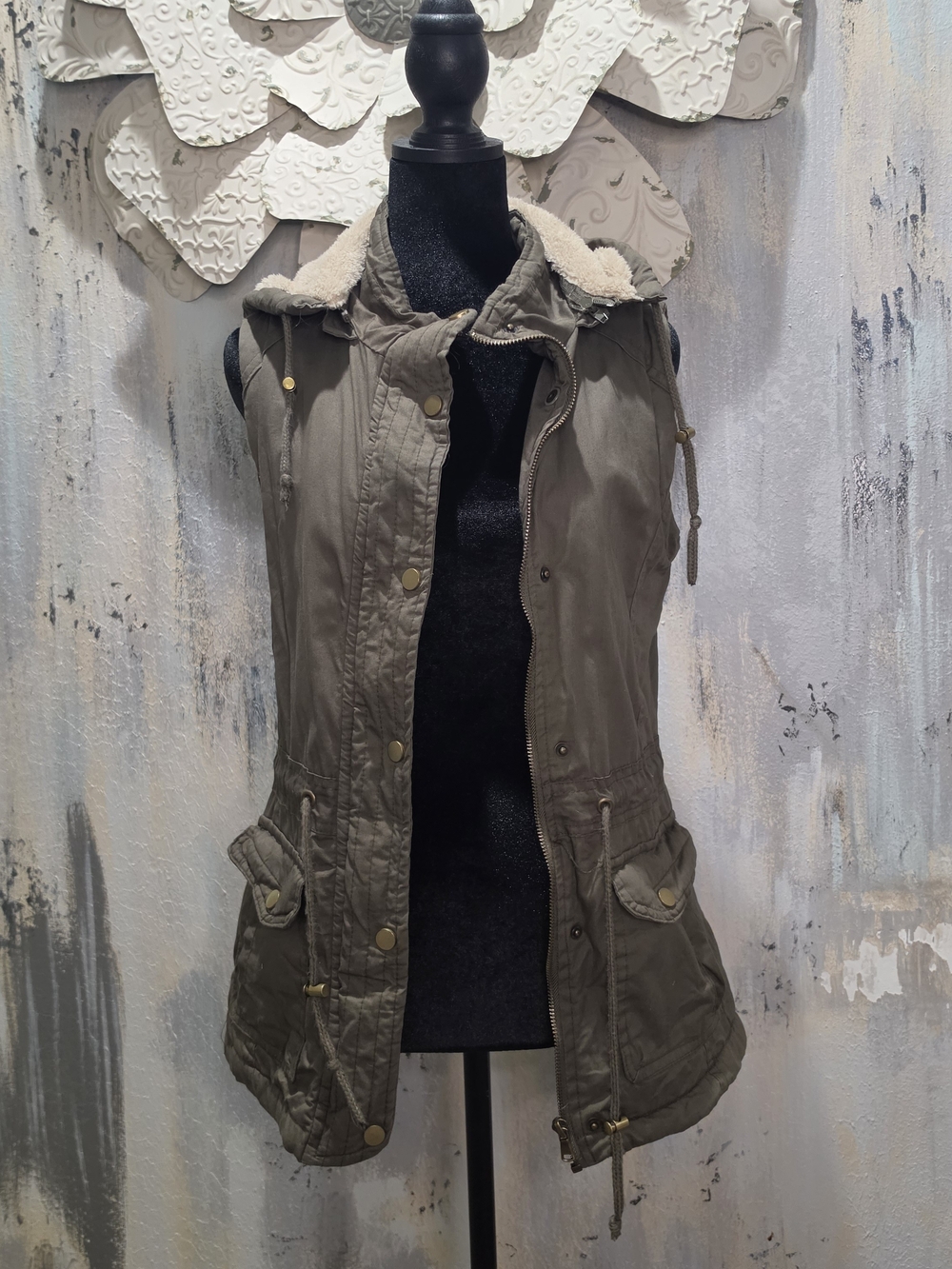 YMI Olive Utility Vest with Sherpa Hood Trim With Removable Hood Size Medium